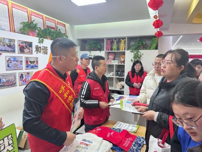 弘扬雷锋精神 传承中华美德 市环卫服务中心开展垃圾分类志愿服务活动