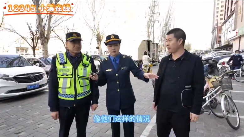 羽神超市，店外出摊...